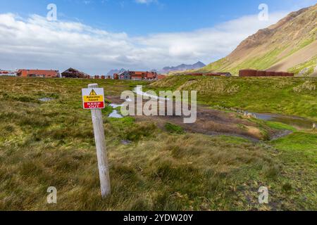 Blick auf die verlassene Walfangstation in Stromness Bay in Südgeorgien, Südmeer und Polarregionen Stockfoto