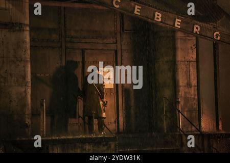 COLIN FARRELL in DER PINGUIN (2024), Regie: CRAIG ZOBEL. Name: DC Entertainment/Warner Bros./Album Stockfoto