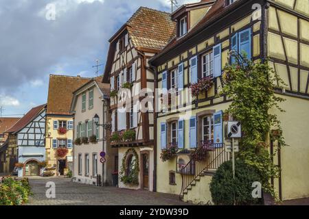 Malerische historische Straße in Eguisheim, Elsass, Frankreich, Europa Stockfoto