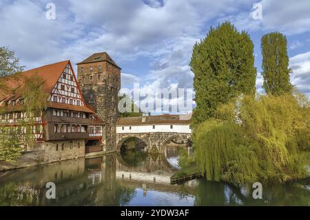 Weinstadel (mittelalterliches Weinlager) liegt an der Flussseite im Herzen des historischen Viertels Nürnberg, Deutschland, Europa Stockfoto