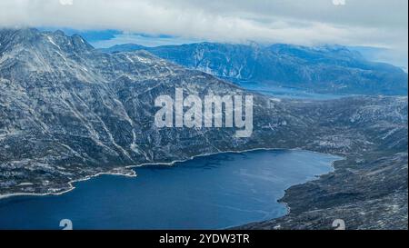 Luftlinie der bergigen Küste um Kulusuk, Grönland, Polarregionen Stockfoto