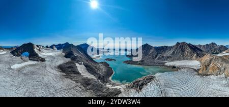 Panoramaflug über den Kulusuk-Fjord, Grönland, Dänemark, Polarregionen Stockfoto