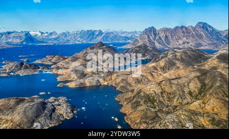 Luftlinie der bergigen Küste um Kulusuk, Grönland, Polarregionen Stockfoto