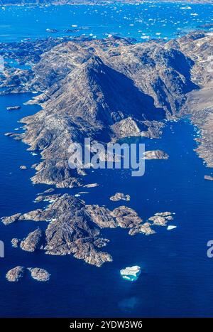 Luftlinie der bergigen Küste um Kulusuk, Grönland, Polarregionen Stockfoto