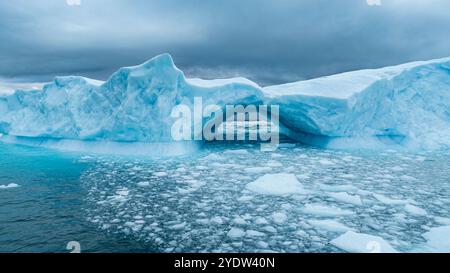 Luftlinie eines Eisbogens im Nuuk-Eisefjord, Westgrönland, Dänemark, Polarregionen Stockfoto