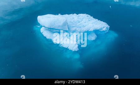 Luftaufnahme eines Eisbergs im Nuuk-Eisefjord, Westgrönland, Dänemark, Polarregionen Stockfoto