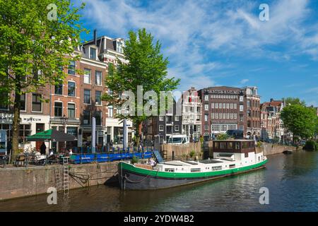 Anlegeboot auf dem Prinsengracht-Kanal, Amsterdam, Niederlande, Europa Stockfoto