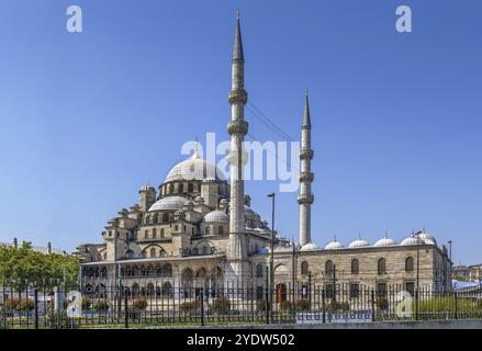 Die Yeni Cami, was neue Moschee bedeutet, ist eine osmanische Kaisermoschee in Istanbul, der Türkei, Asien Stockfoto