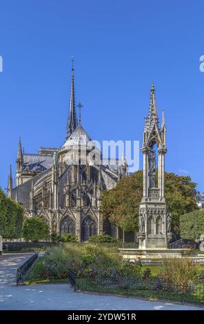 Notre-Dame de Paris ist eine mittelalterliche katholische Kathedrale in Paris. Blick auf die Ostseite der Kathedrale Stockfoto