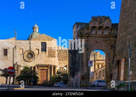 Kirche Carmine und Hafen von San Salvatore, Sciacca, Agrigento, Sizilien, Italien, Mittelmeerraum, Europa Stockfoto