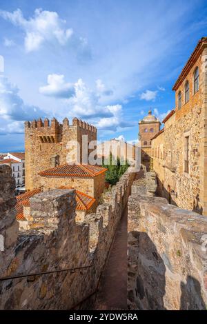 Alte Mauern, Caceres, UNESCO-Weltkulturerbe, Extremadura, Spanien, Europa Stockfoto