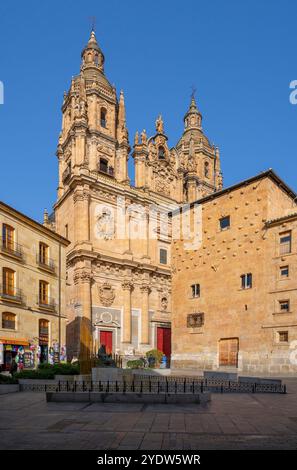 Casa de las Conchas und La ClerecAdz?a, Salamanca, UNESCO-Weltkulturerbe, Kastilien und Leon, Spanien, Europa Stockfoto