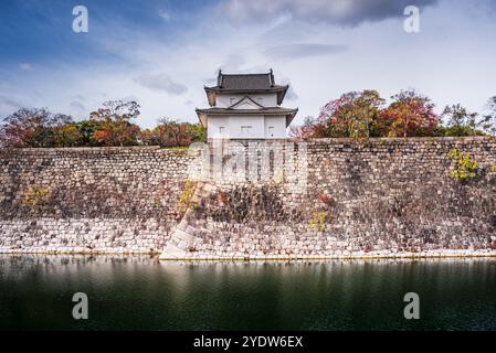 Ichiban-Yagura-Turm im Herbst, Burggraben Osaka, Osaka, Honshu, Japan, Asien Stockfoto