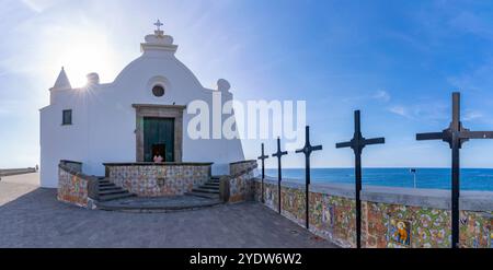 Blick auf die Kirche Chiesa del Soccorso, Forio, Insel Ischia, Kampanien, Italien, Europa Stockfoto