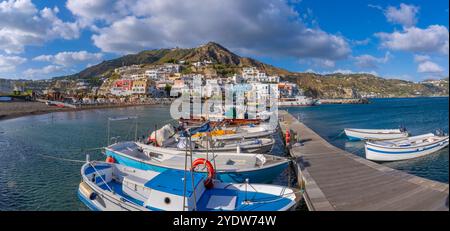 Blick auf Sant'Angelo von Porto di Sant'Angelo, Sant'Angelo, Insel Ischia, Kampanien, Italien, Europa Stockfoto