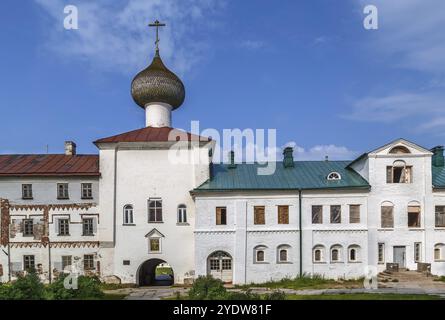 Das Kloster SOLOVETSKY ist ein befestigtes Kloster auf den Solovetsky-Inseln im Weißen Meer, Russland. Die Gateway Church of the Annunciation Stockfoto