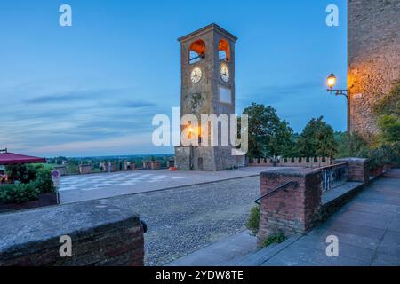 Uhrturm, Castelvetro di Modena, Modena, Emilia-Romagna, Italien, Europa Stockfoto