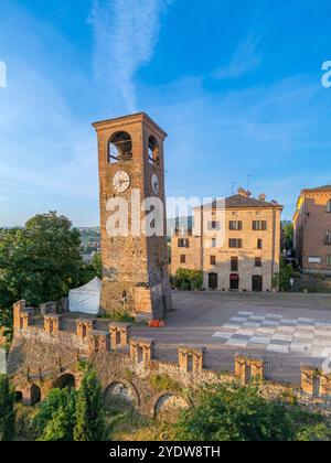 Uhrturm, Castelvetro di Modena, Modena, Emilia-Romagna, Italien, Europa Stockfoto