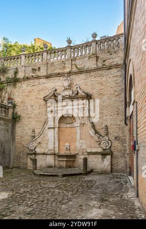 Brunnen Pisciarelle, Fermo, Ascoli Piceno, Marken, Italien, Europa Stockfoto