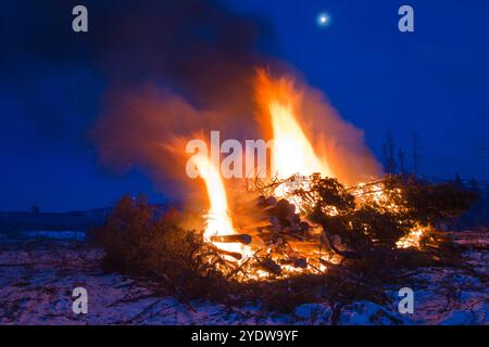 Weyerhaeuser Zellstofffabrik und Rundholzplatz, Grande Prairie, Alberta, Kanada Stockfoto