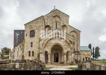 Die Kutaisi-Kathedrale, besser bekannt als Bagrati-Kathedrale, ist eine Kathedrale aus dem 11. Jahrhundert in der Stadt Kutaisi in der Region Imereti in Georgien Stockfoto