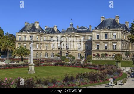 Luxembourg Palace in Paris, Frankreich. Blick auf die Südfassade und den Garten Stockfoto