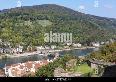 Auf einem Tal des Nekar vom Heidelberger Schloss Stockfoto