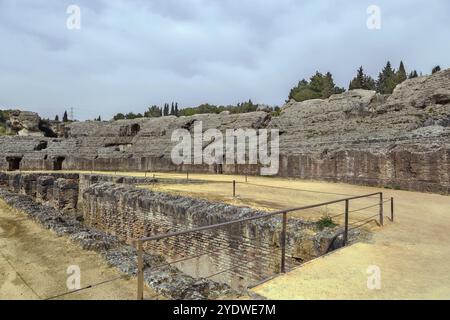 Römisches Amphitheater in Italica, römische Stadt in der Nähe von Sevilla, Spanien, Europa Stockfoto