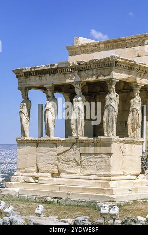 Der Erechtheion ist ein alter griechischer Tempel im Norden Seite der Akropolis von Athen in Griechenland, das war Sowohl Athena als auch Poseidon gewidmet Stockfoto