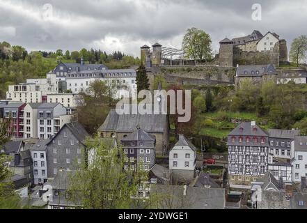 Blick auf die Stadt Monschau von der Bergspitze, Deutschland, Europa Stockfoto