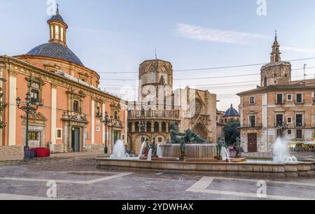 Virgen-Platz mit Kathedrale und Turia-Brunnen in Valencia, Spanien, Europa Stockfoto