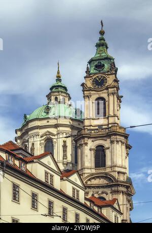 Die Nikolaikirche ist eine Barockkirche in der Kleinstadt Prag. Sie wurde zwischen 1704-1755 erbaut Stockfoto