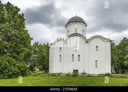 Die Himmelfahrt-Kathedrale, auch Dormition Cathedral in der Selo von Staraya Ladoga, Russland, ist eine der ältesten Kirchen Russlands und stammt aus der zweiten Stunde Stockfoto