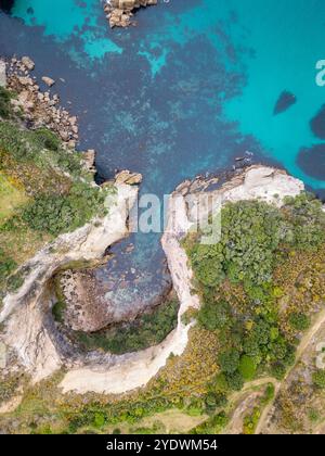 Coromandel, Neuseeland: Blick von oben auf die Küste der Coromandel pensinsula bei Hahei und Whitianga auf der neuseeländischen Nordinsel. Stockfoto