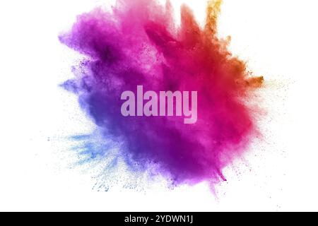 Abstrakte mehrfarbige Pulverexplosion auf weißem Hintergrund. Frostbewegung von Staubpartikeln, die spritzen. Malte Holi im Festival Stockfoto