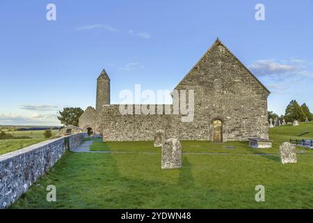 Clonmacnoise Abbey liegt im County Offaly, Irland am Fluss Shannon südlich von Athlone Stockfoto