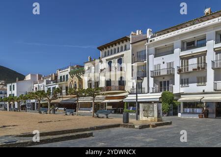 Häuser am Meer in Cadaques, Katalonien, Spanien, Europa Stockfoto