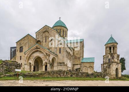 Die Kutaisi-Kathedrale, besser bekannt als Bagrati-Kathedrale, ist eine Kathedrale aus dem 11. Jahrhundert in der Stadt Kutaisi in der Region Imereti in Georgien Stockfoto