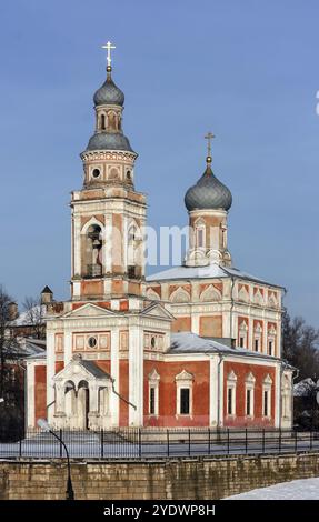 Eine orthodoxe Kirche in der Stadt Serpuchow. Gelegen im historischen Stadtzentrum Stockfoto