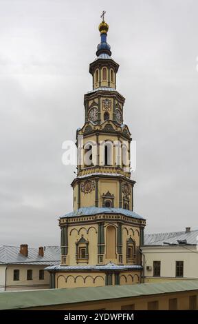 Die St. Peter-und-Paul-Kathedrale ist eine russisch-orthodoxe Kirche in Kasan (Tatarstan). Es ist eine der berühmtesten Kirchen im Naryshkin Barock Stockfoto