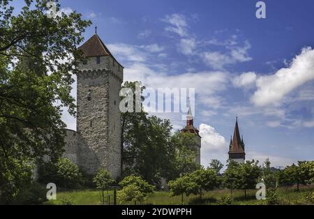 Musegalmauer, die gefeierte Stadtmauer mit ihren neun Türmen, ist Teil der historischen Festungsanlage um Luzern aus dem 13. Jahrhundert Stockfoto