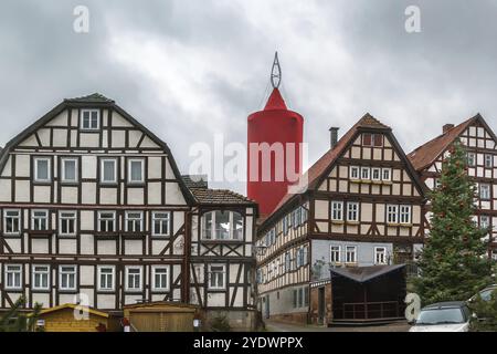 Straße in Schlitz mit Fachwerkhäusern und Weihnachtsbaum, Deutschland, Europa Stockfoto