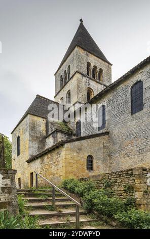 Die romanische Kirche (XII. Jahrhundert), klassifiziert als historisches Denkmal in Saint-Leon-sur-Vezere, Dordogne, Frankreich, Europa Stockfoto