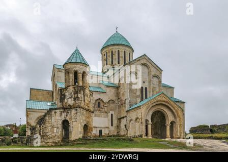 Die Kutaisi-Kathedrale, besser bekannt als Bagrati-Kathedrale, ist eine Kathedrale aus dem 11. Jahrhundert in der Stadt Kutaisi in der Region Imereti in Georgien Stockfoto