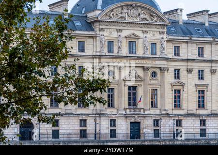 Fernsicht auf das Gebäude, in dem sich der Kassationsgerichtshof befindet, das höchste Gericht der französischen Justiz, Paris, Frankreich Stockfoto