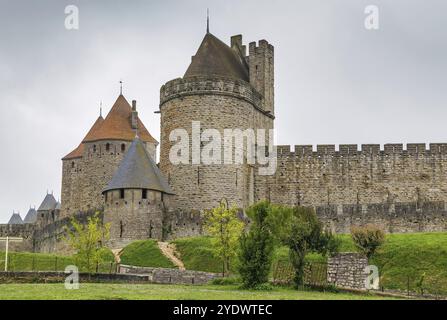 Cite de Carcassonne ist eine mittelalterliche Zitadelle in der französischen Stadt Carcassonne. Türme und Mauern Stockfoto