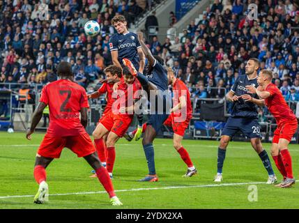 Sport, Fußball, Bundesliga, 2024/2025, VfL Bochum gegen FC Bayern München 0:5, Vonovia Ruhr Stadion, Spielszene, f.l.t.r. Dayotchanculle Oswald Upamecano (FCB), Thomas Müller (FCB), Moritz Broschinski (BO), Minjae Kim (FCB), Ibrahima Sissoko (BO), Konrad Laimer (FCB), Ivan Ordets (BO), Joshua Kimmich (FCB), DFL-VORSCHRIFTEN VERBIETEN DIE VERWENDUNG VON FOTOGRAFIEN ALS BILDSEQUENZEN UND/ODER QUASI-VIDEO Stockfoto