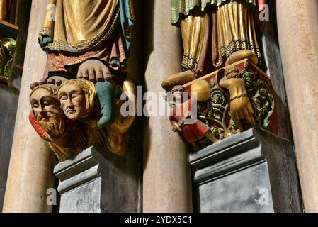 Reich verziertes Inneres der Basilika Saint Servatius in Maastricht, Niederlande. Stockfoto