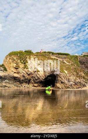 Ebbe am GT Great Western Beach in Newquay in Cornwall in Großbritannien. Stockfoto