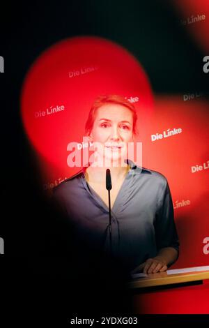 Jan van Aken, Vorsitzender der Partei die Linke, aufgenommen im Rahmen einer Pressekonferenz in Berlin, 28.10.2024. Berlin Deutschland *** Jan van Aken, Vorsitzender der Linkspartei, auf einer Pressekonferenz in Berlin, 28 10 2024 Berlin Deutschland Copyright: XFelixxZahnx Stockfoto